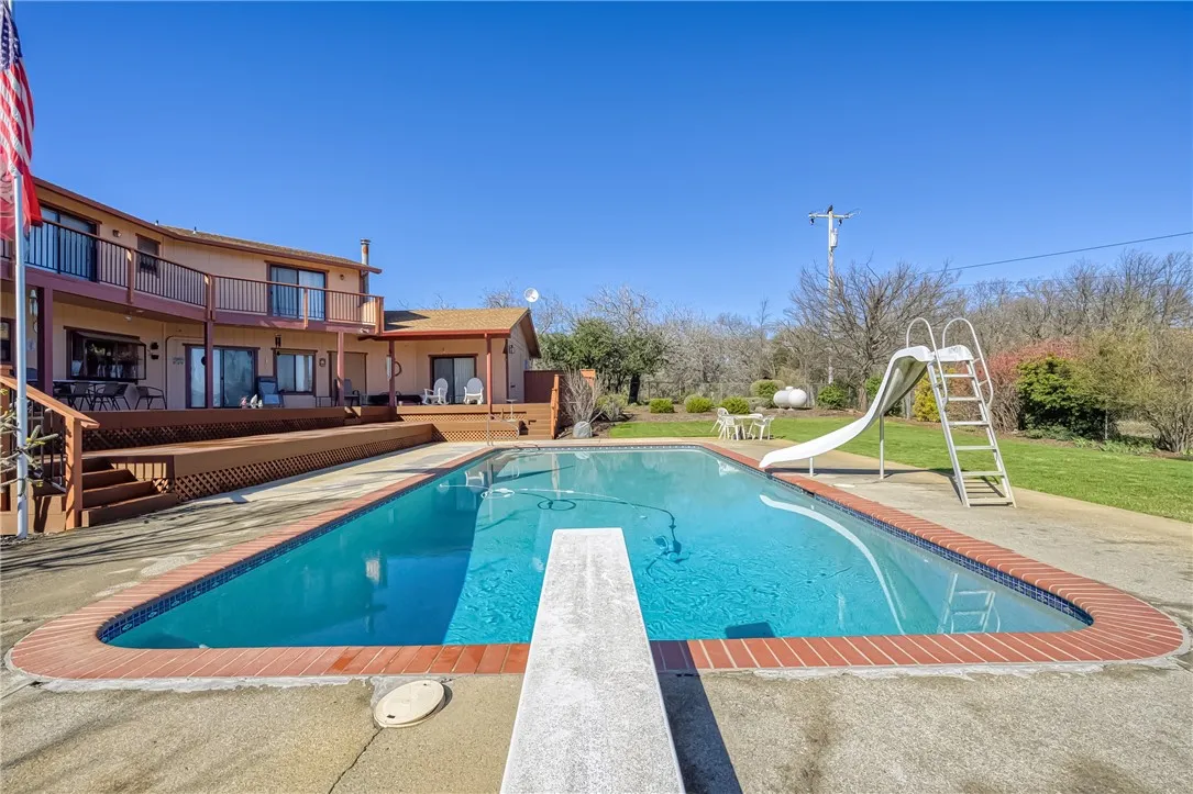 main property photo 11