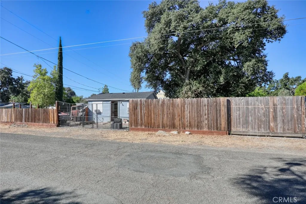 main property photo 10