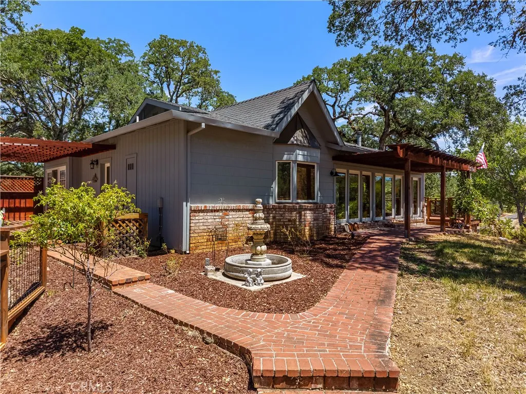 main property photo 8