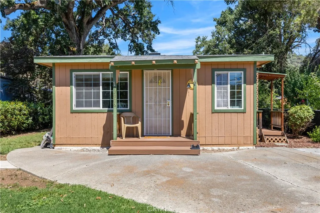 main property photo 37