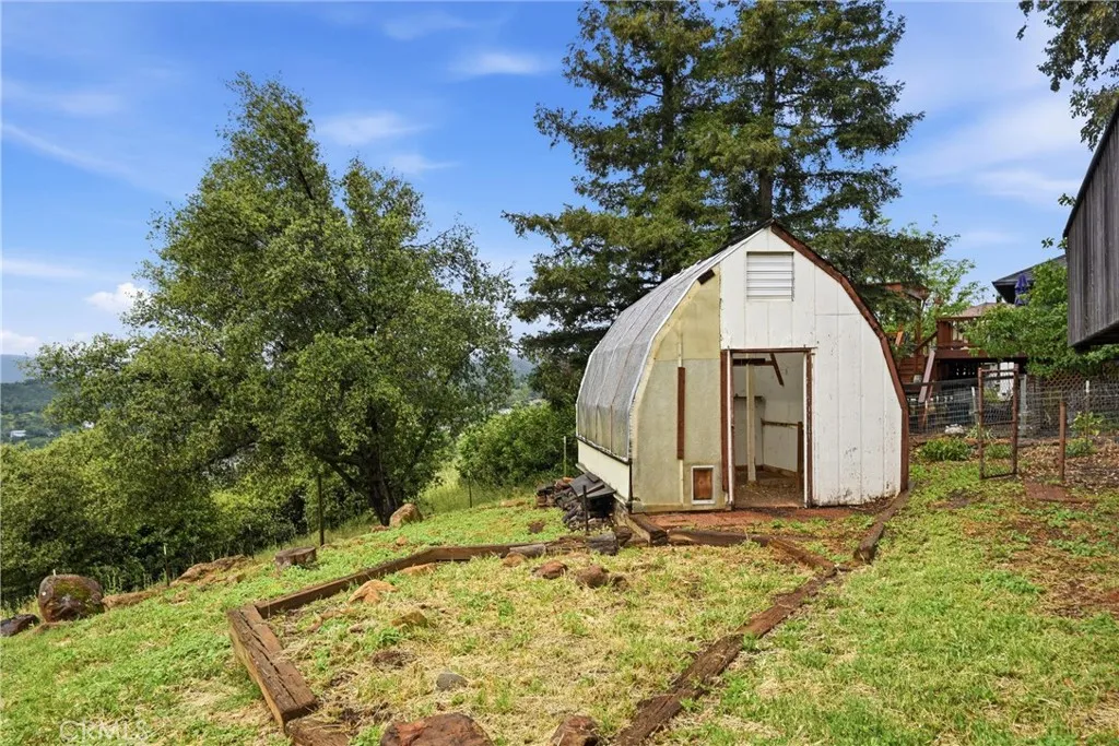 main property photo 29