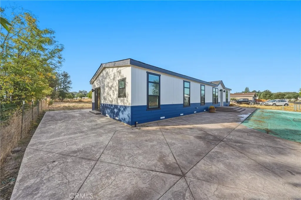 main property photo 8