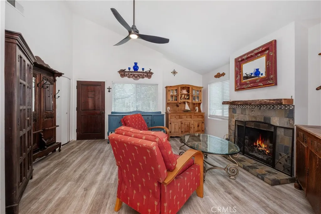 property viewer photo 4