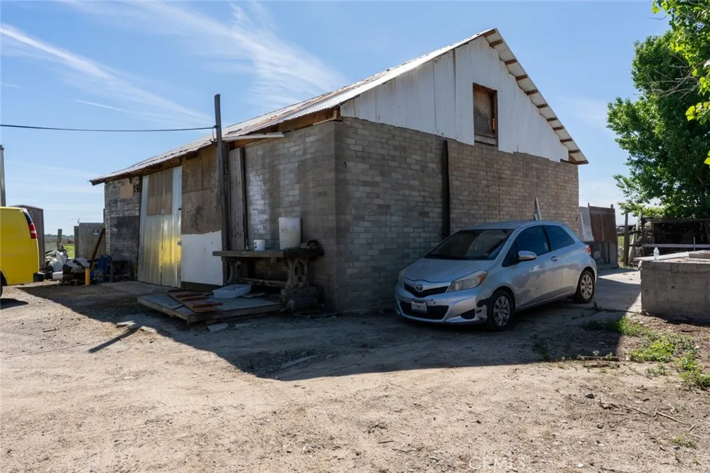 main property photo 13