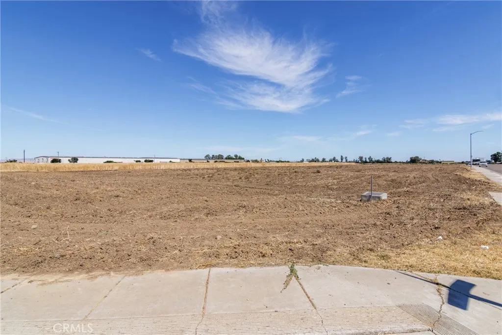 main property photo 11