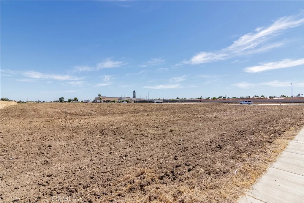 main property photo 15