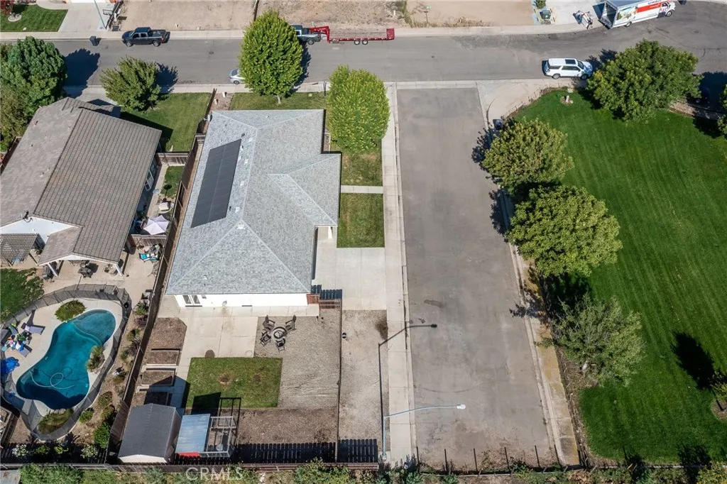 main property photo 33