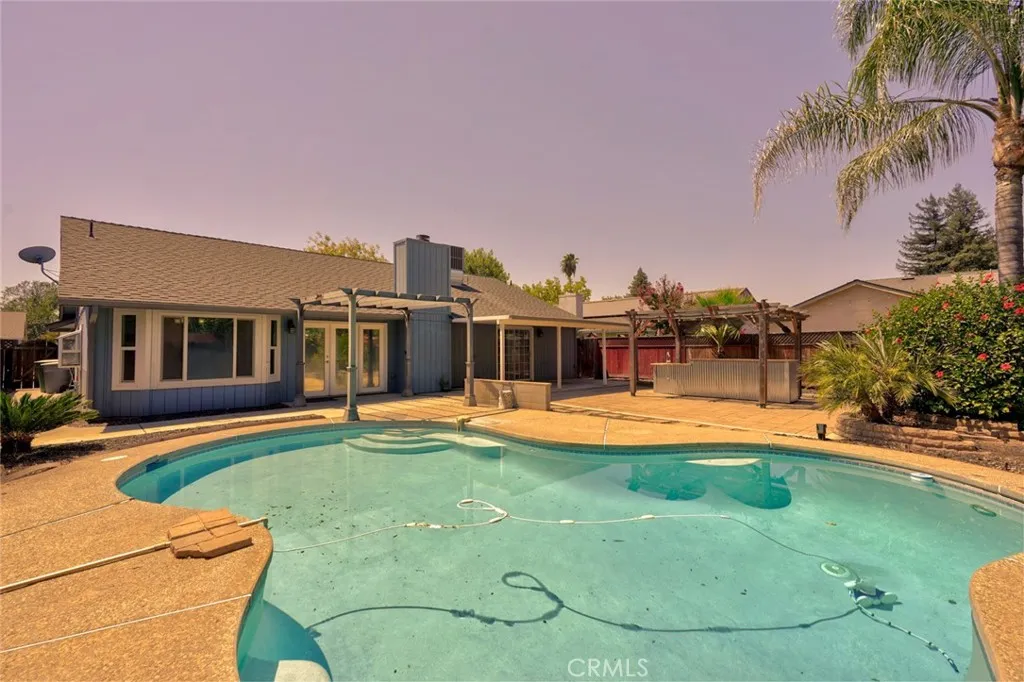main property photo 40
