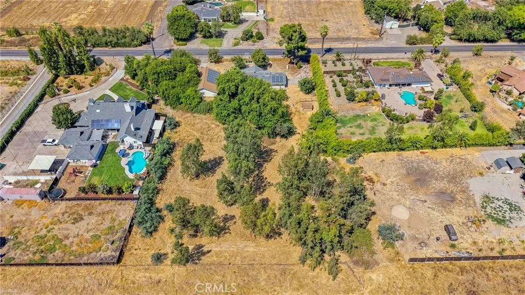 main property photo 7