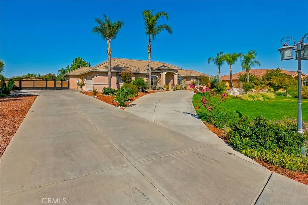 main property photo 9