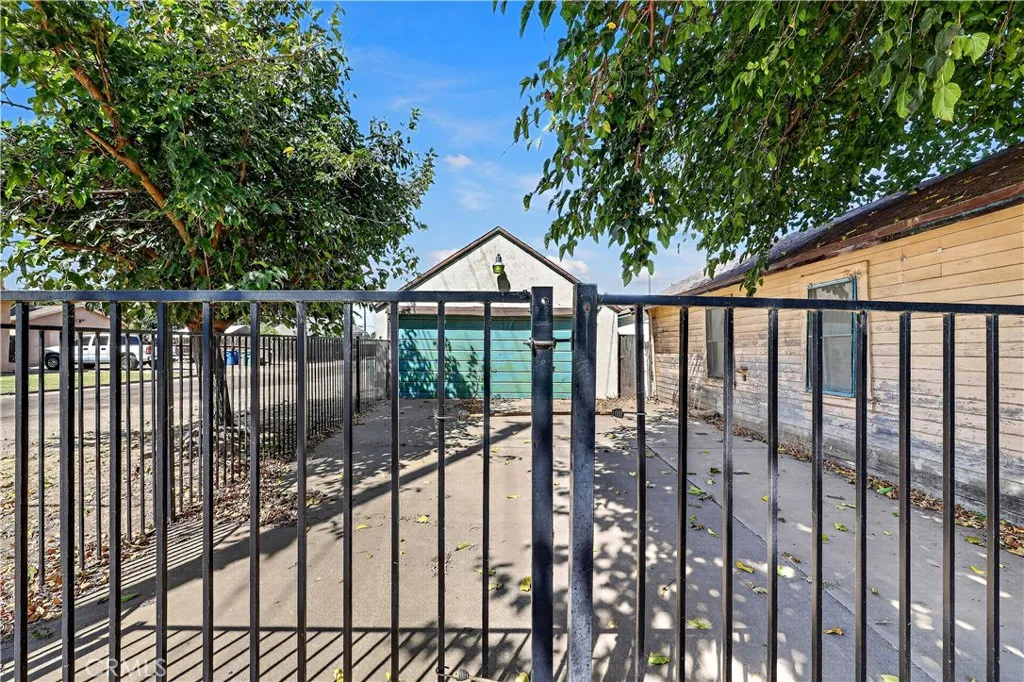 main property photo 39