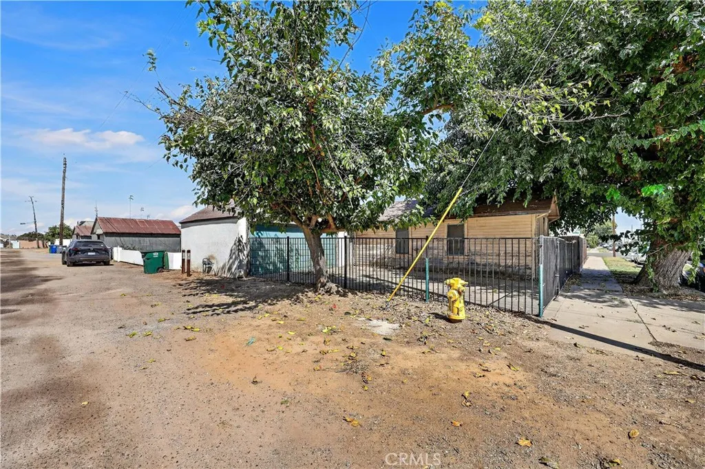 main property photo 40