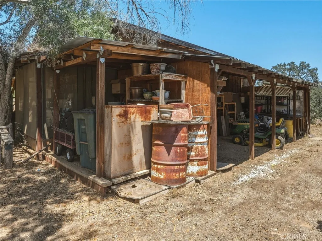 main property photo 40