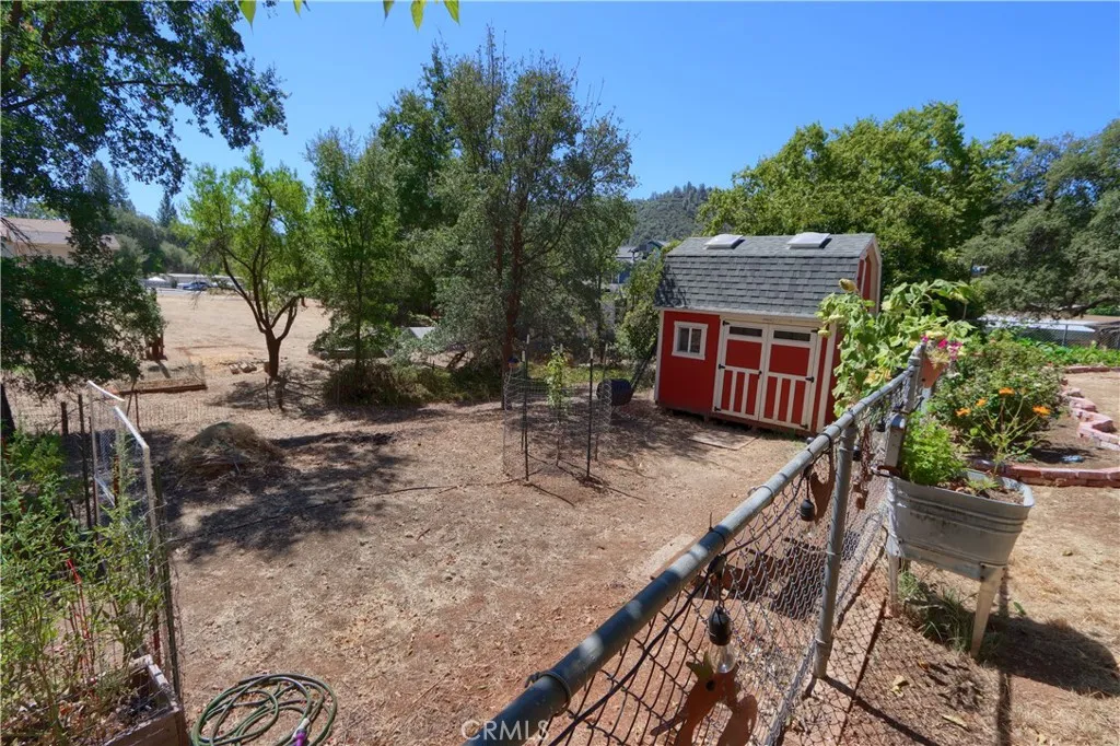 main property photo 40