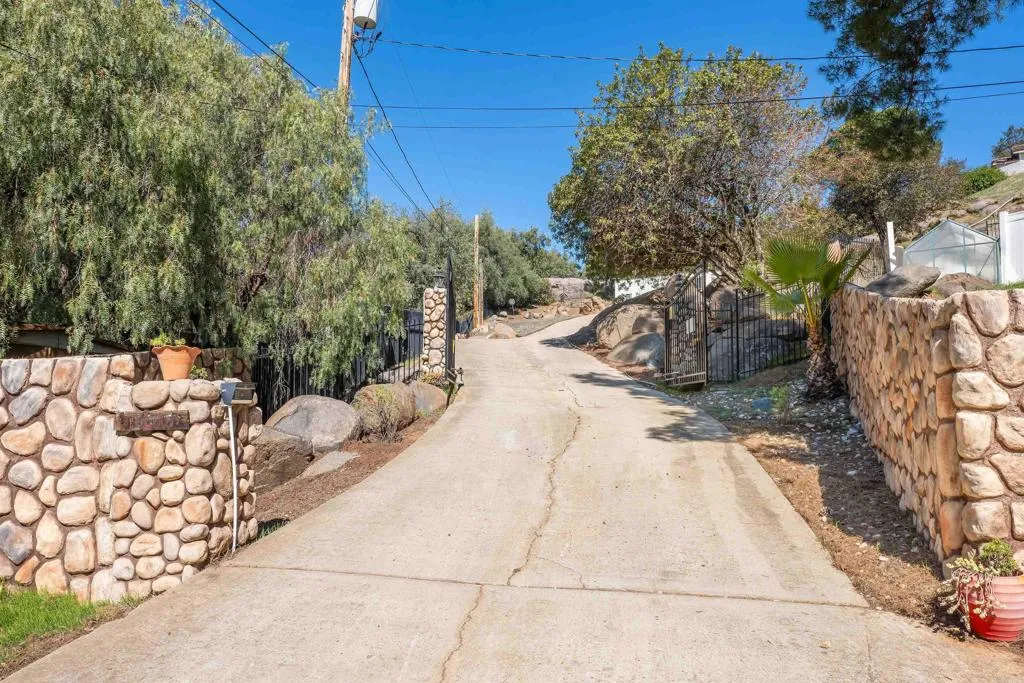 main property photo 25