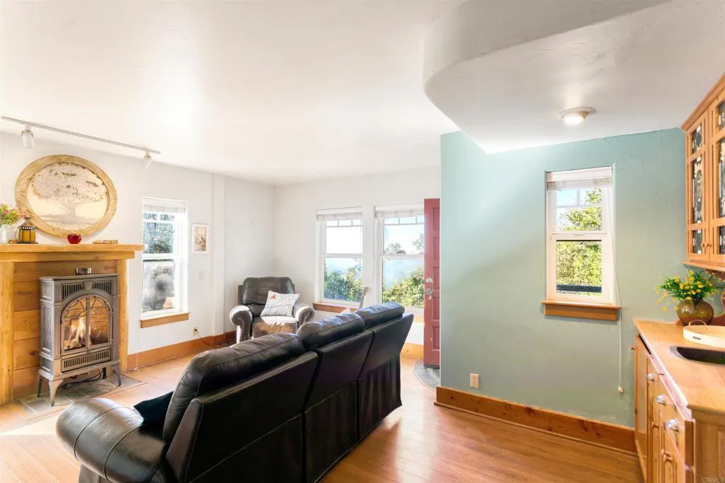 main property photo 8