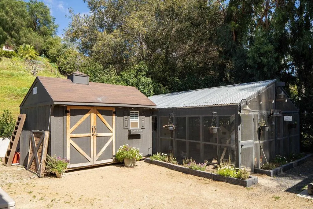 main property photo 35