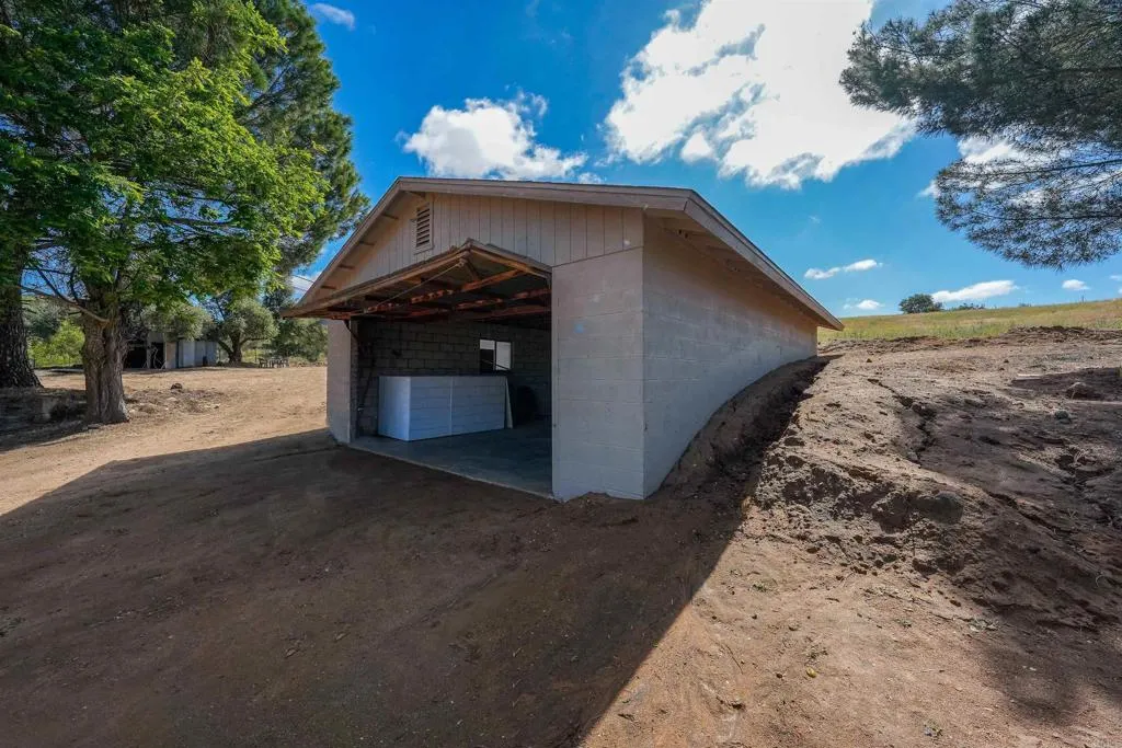 main property photo 23