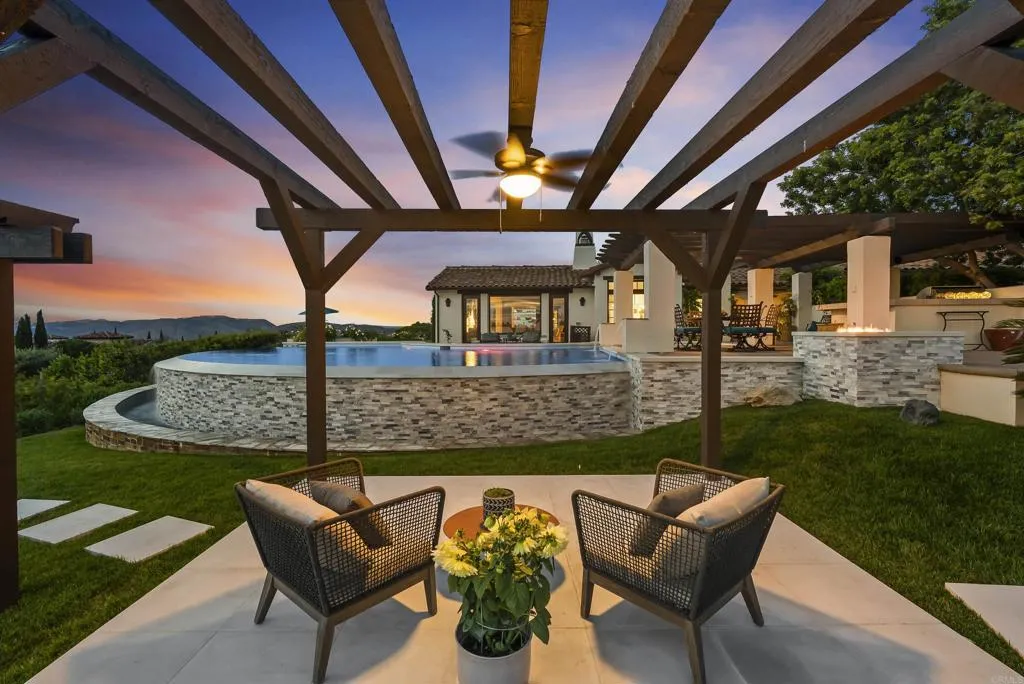 main property photo 9