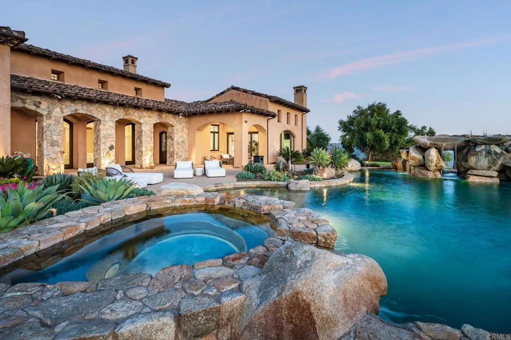 main property photo 28