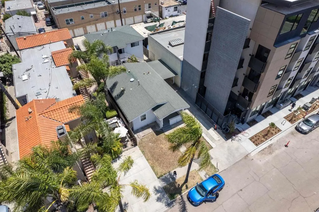 main property photo 17