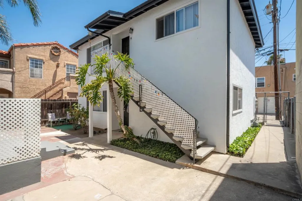 main property photo 9
