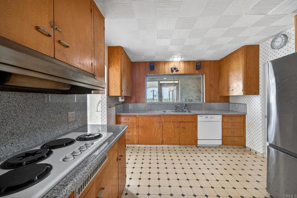 main property photo 65