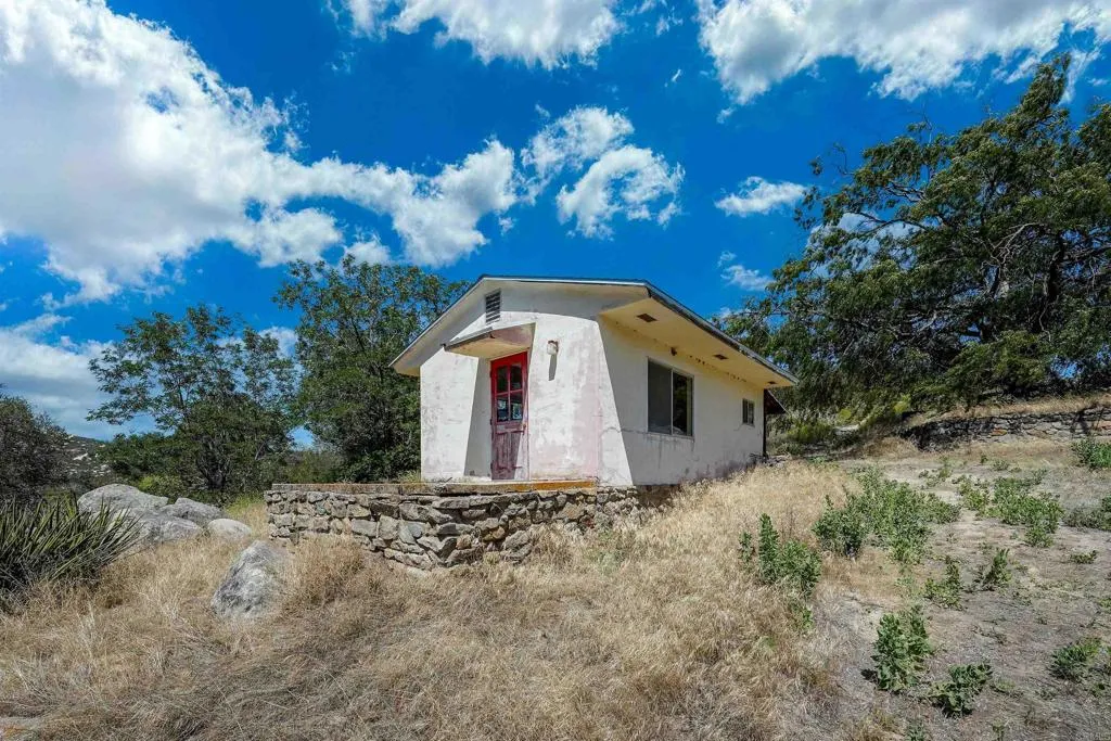 main property photo 24