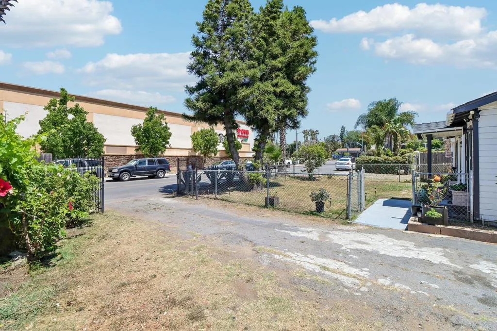 main property photo 23