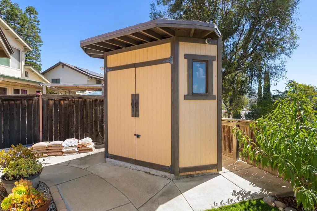 main property photo 20
