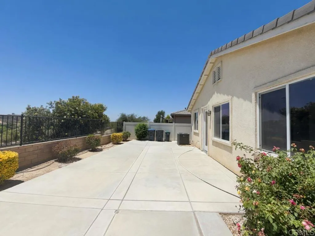main property photo 13