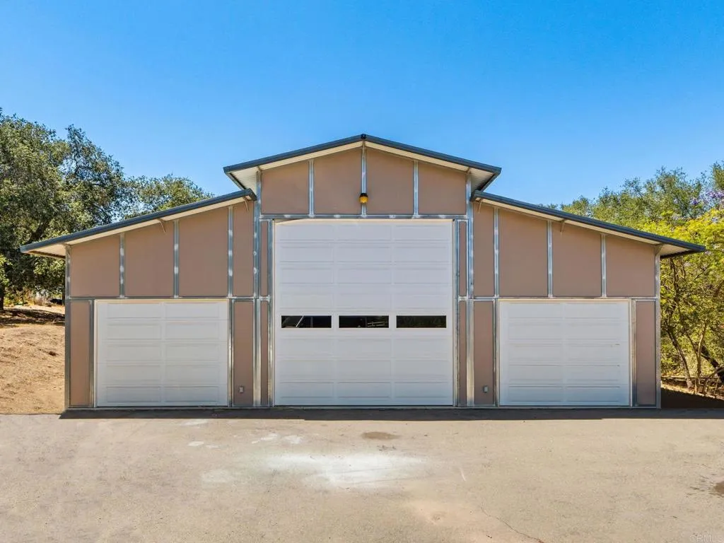 main property photo 25