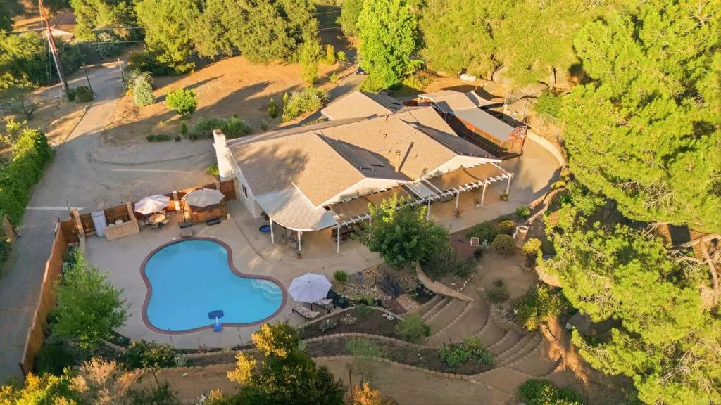 main property photo 49