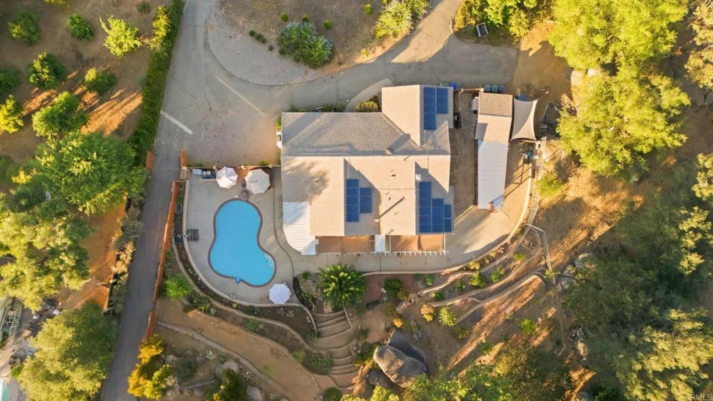 main property photo 50