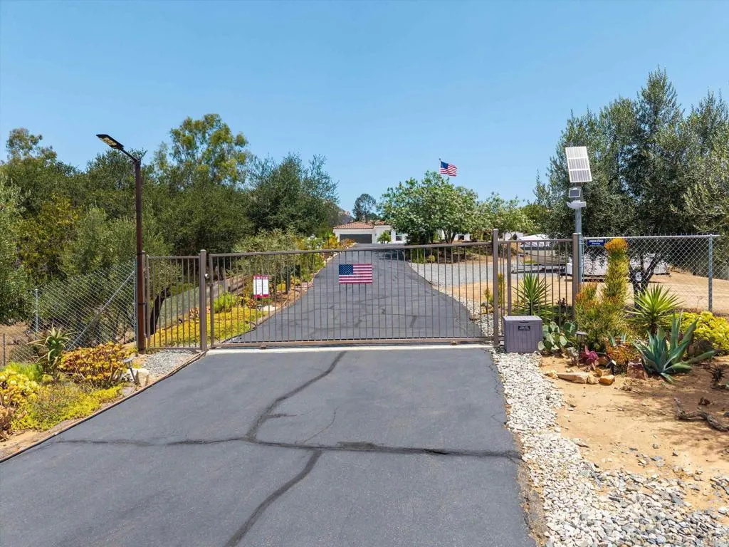 main property photo 41