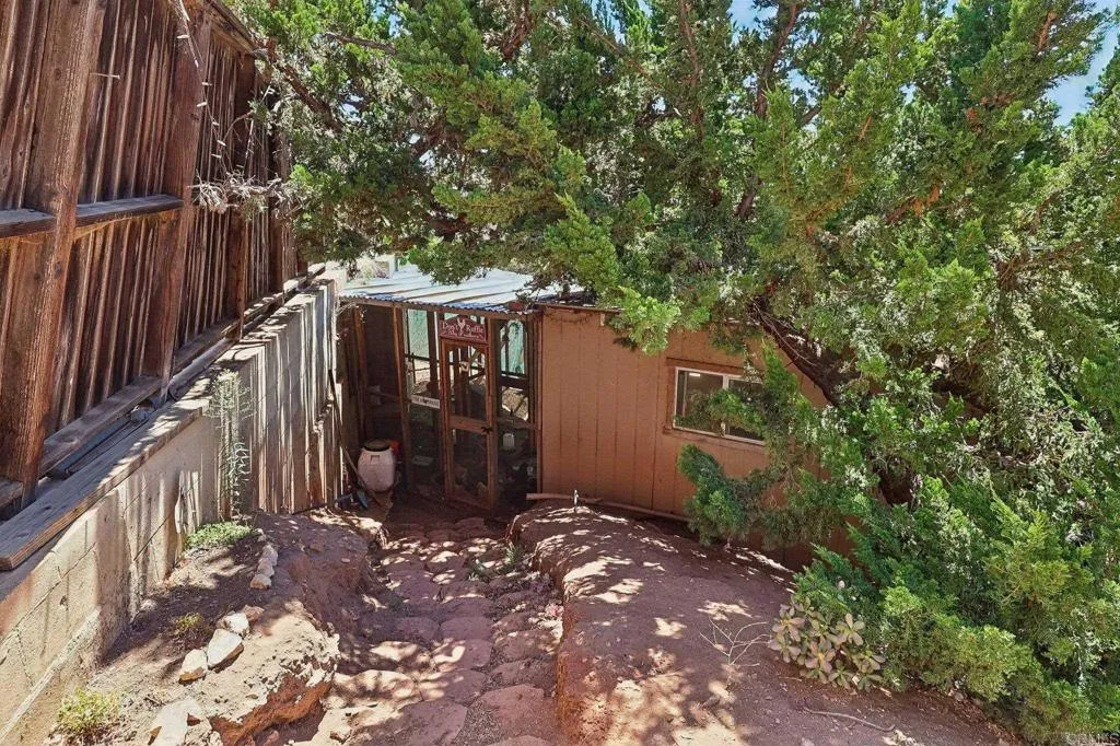 main property photo 10