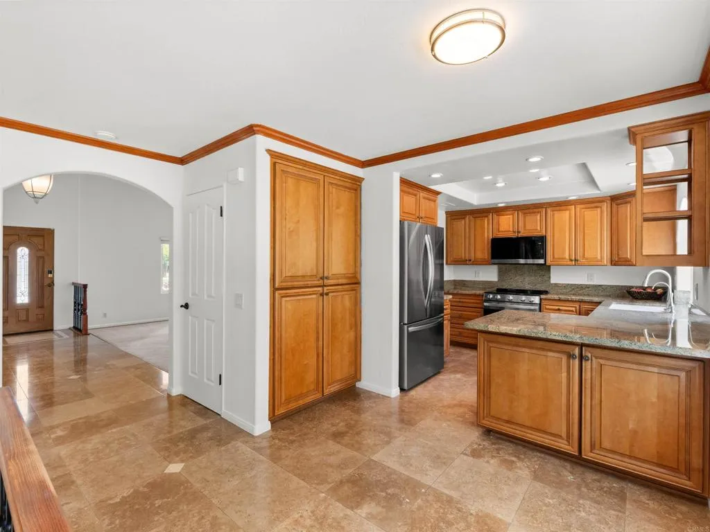 main property photo 8