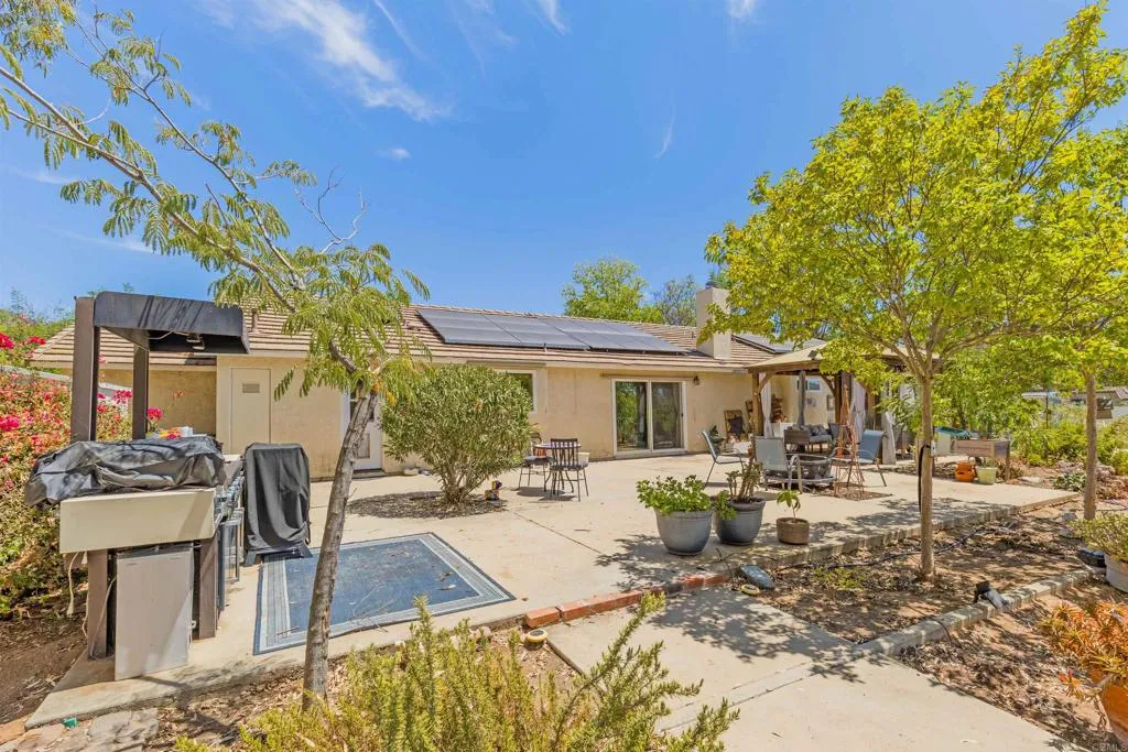 main property photo 17