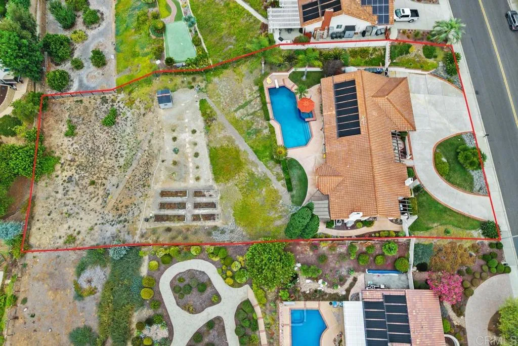 main property photo 28