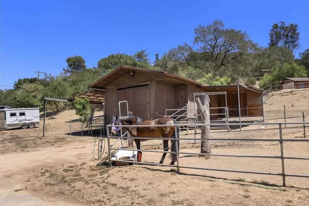 main property photo 40