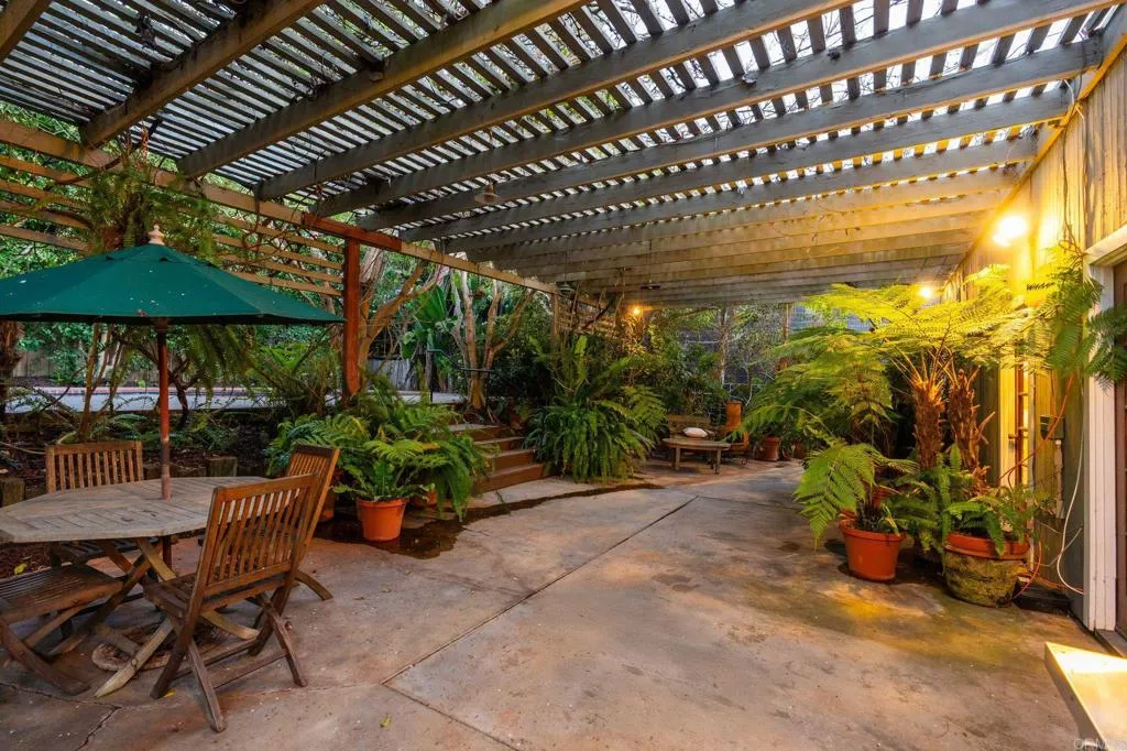 main property photo 40
