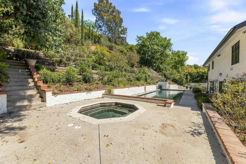 main property photo 70