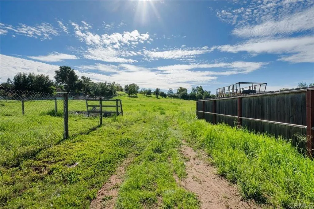 main property photo 23