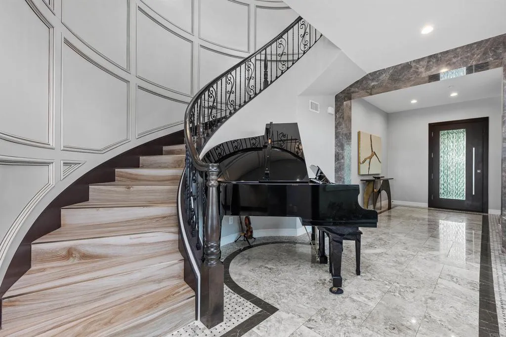 main property photo 18