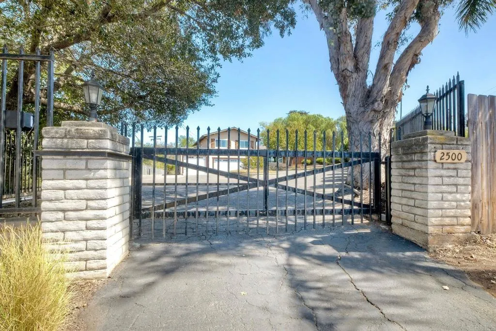 main property photo 3