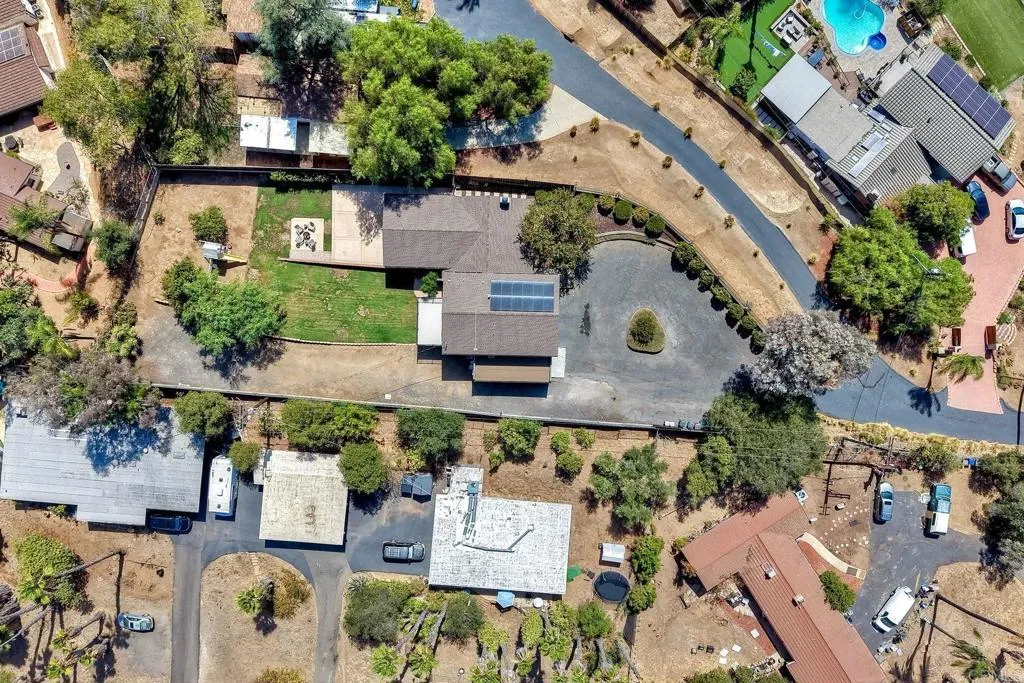 main property photo 45