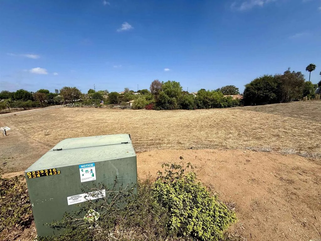 main property photo 11