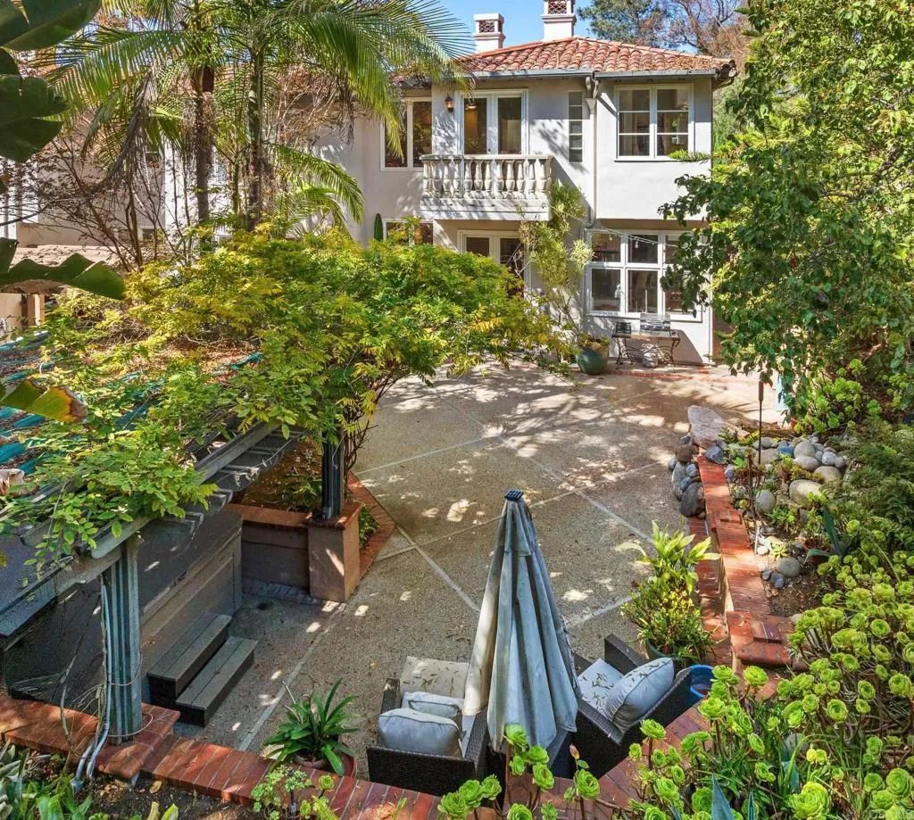 main property photo 50