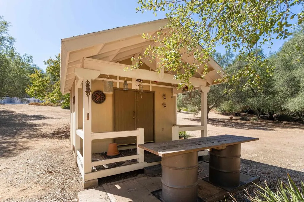 main property photo 31