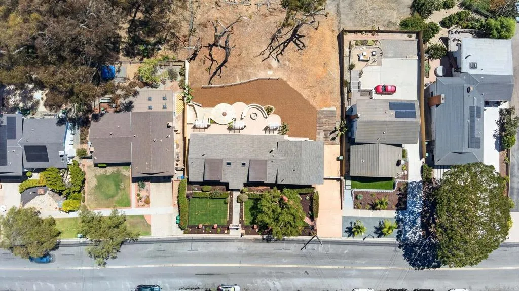 main property photo 41